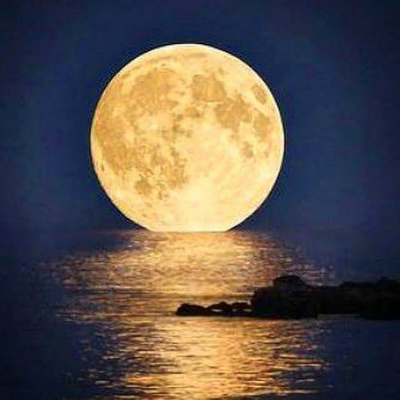 FB_IMG_1432228661920満月と海